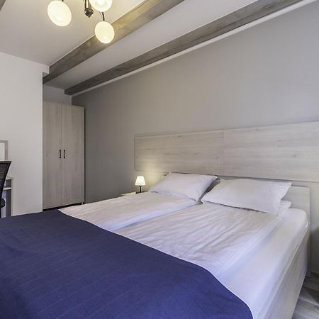 Frajda Domki - Apartamenty 6-Osobowe - Salon I Dwie Sypialnie Oraz Studia 4-Osobowe - Pokoj Z Aneksem Kuchennym Rewal Exterior foto