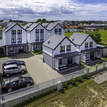 Frajda Domki - Apartamenty 6-Osobowe - Salon I Dwie Sypialnie Oraz Studia 4-Osobowe - Pokoj Z Aneksem Kuchennym Rewal Exterior foto
