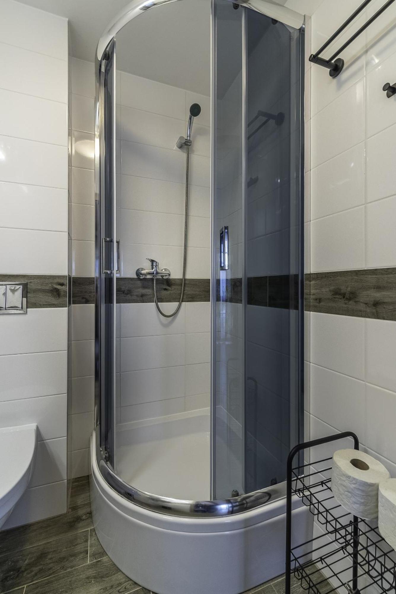 Frajda Domki - Apartamenty 6-Osobowe - Salon I Dwie Sypialnie Oraz Studia 4-Osobowe - Pokoj Z Aneksem Kuchennym Rewal Exterior foto