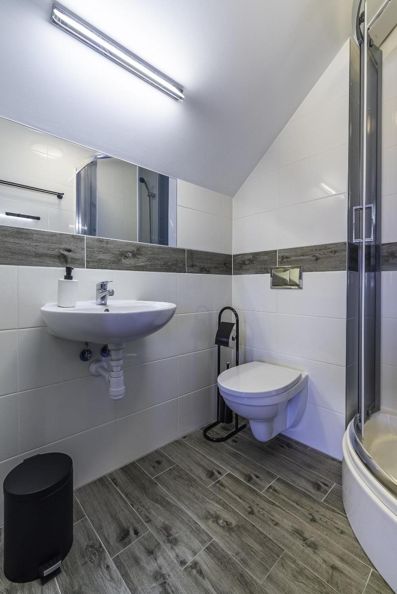 Frajda Domki - Apartamenty 6-Osobowe - Salon I Dwie Sypialnie Oraz Studia 4-Osobowe - Pokoj Z Aneksem Kuchennym Rewal Exterior foto