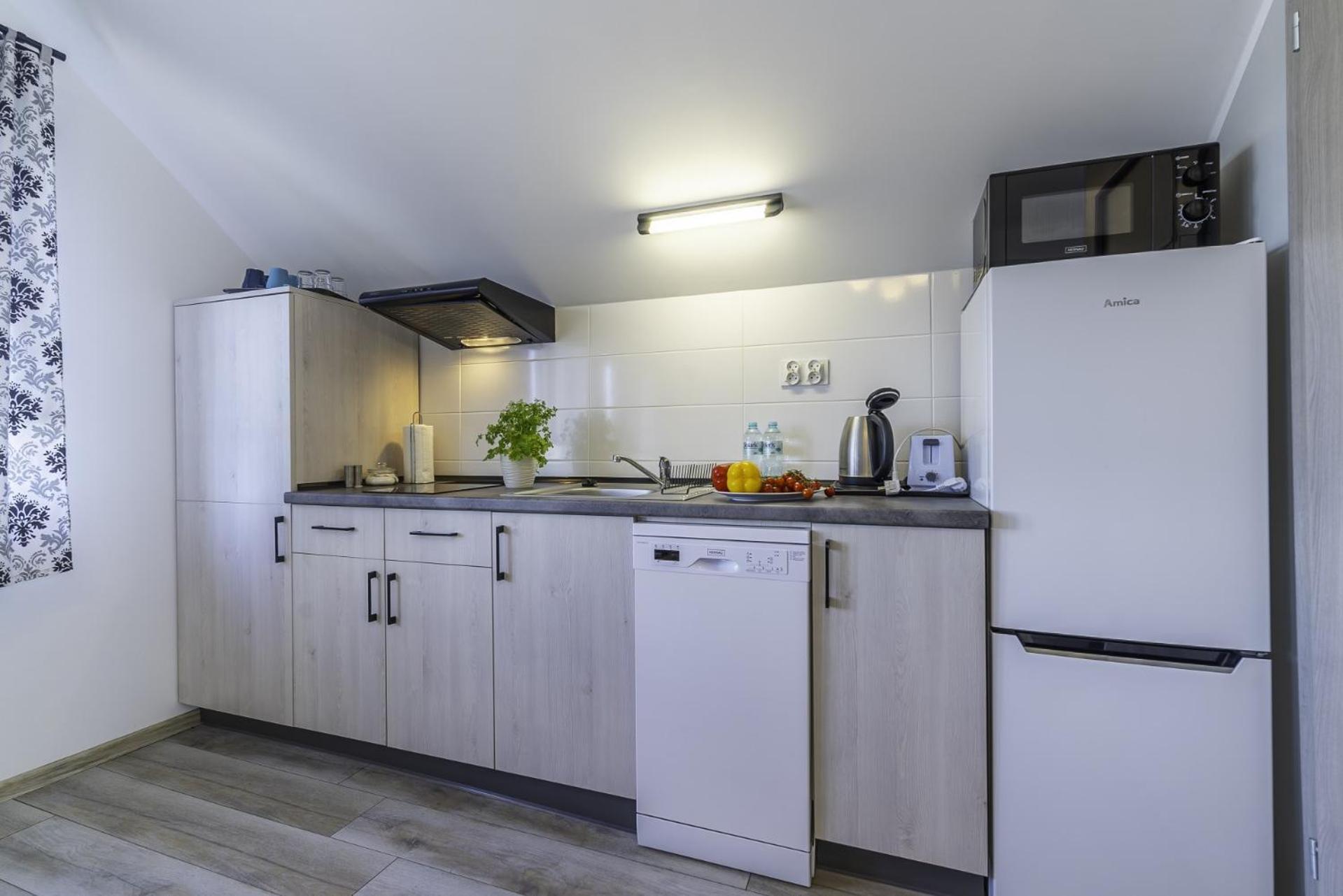Frajda Domki - Apartamenty 6-Osobowe - Salon I Dwie Sypialnie Oraz Studia 4-Osobowe - Pokoj Z Aneksem Kuchennym Rewal Exterior foto