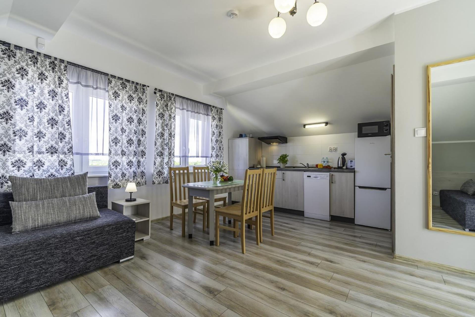 Frajda Domki - Apartamenty 6-Osobowe - Salon I Dwie Sypialnie Oraz Studia 4-Osobowe - Pokoj Z Aneksem Kuchennym Rewal Exterior foto