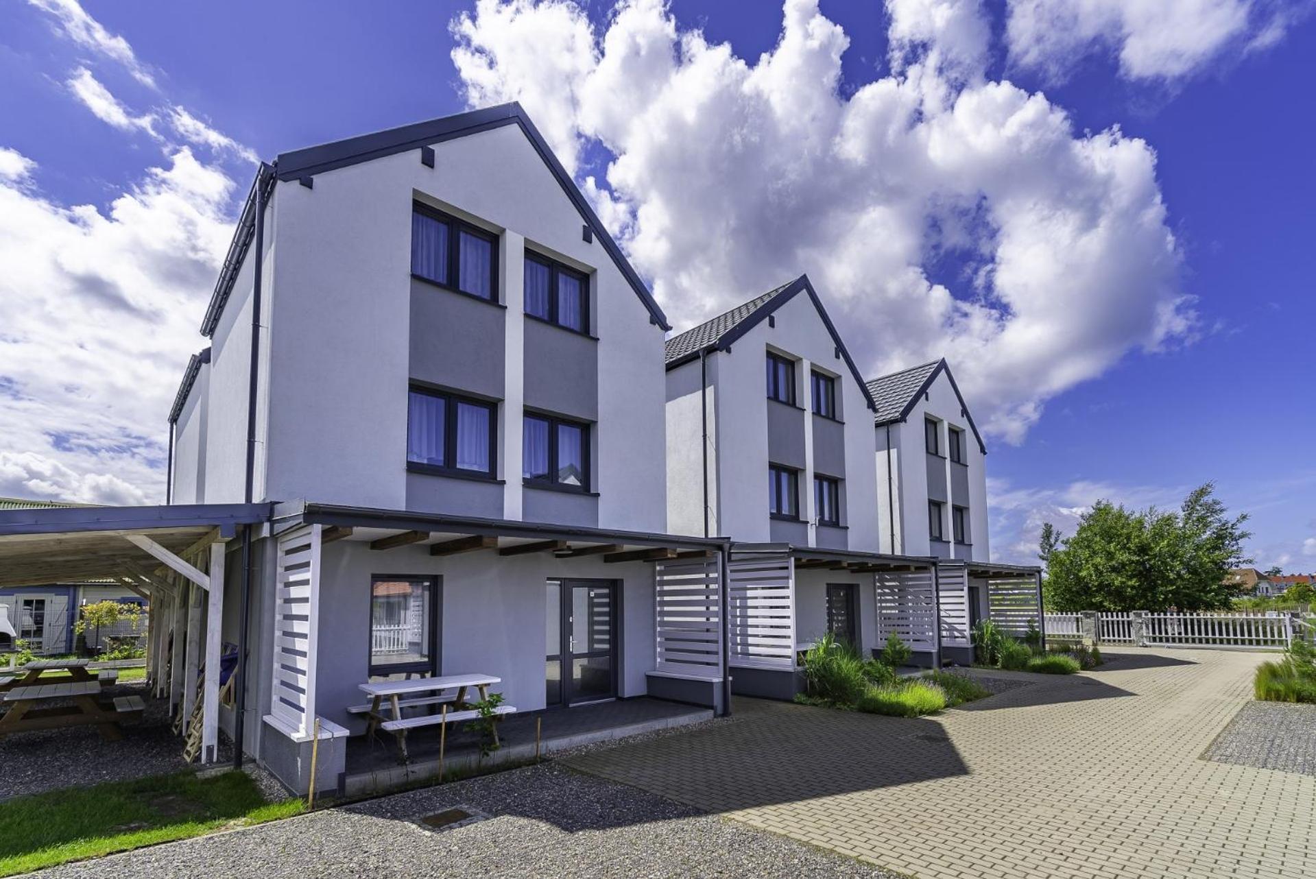 Frajda Domki - Apartamenty 6-Osobowe - Salon I Dwie Sypialnie Oraz Studia 4-Osobowe - Pokoj Z Aneksem Kuchennym Rewal Exterior foto