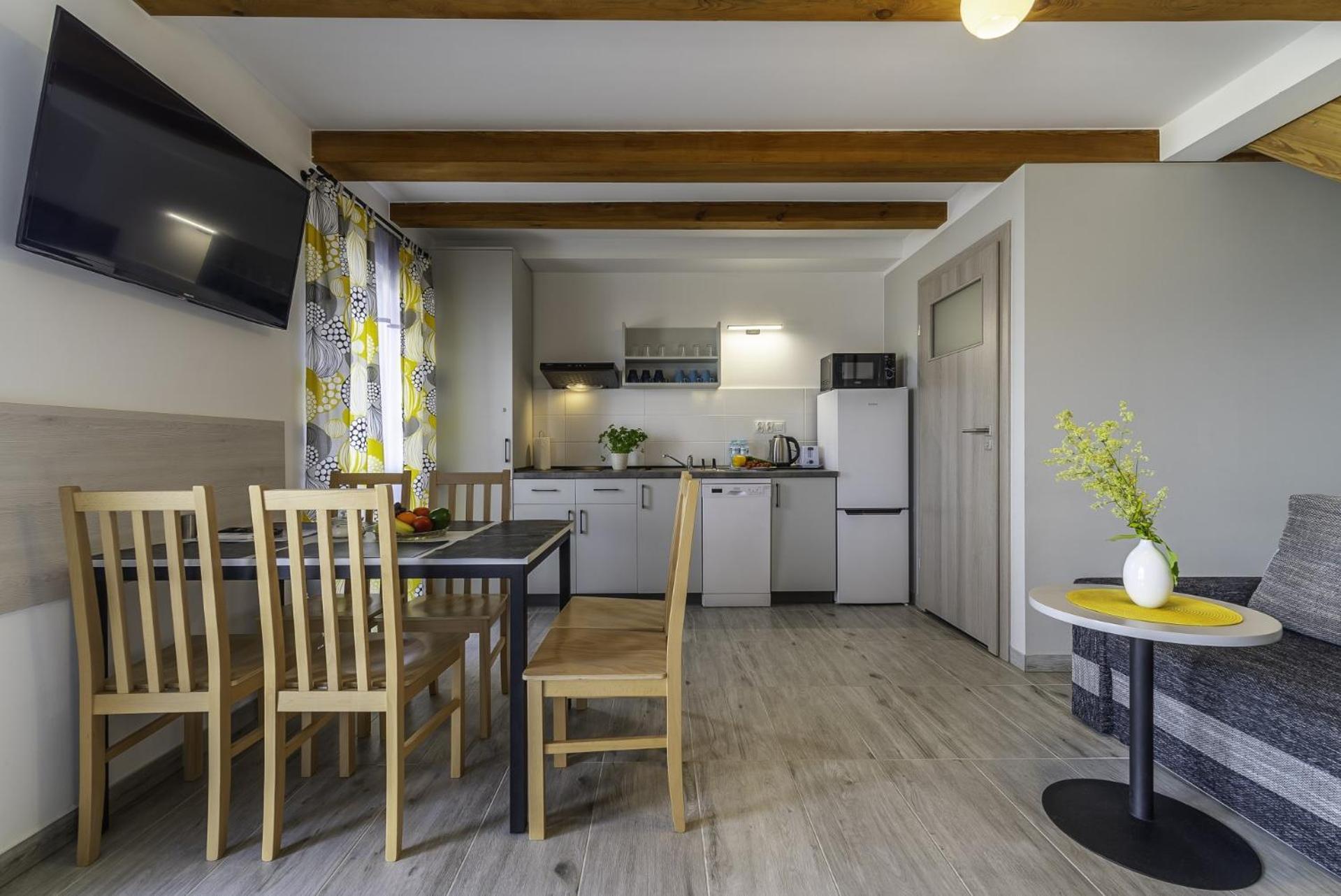 Frajda Domki - Apartamenty 6-Osobowe - Salon I Dwie Sypialnie Oraz Studia 4-Osobowe - Pokoj Z Aneksem Kuchennym Rewal Exterior foto