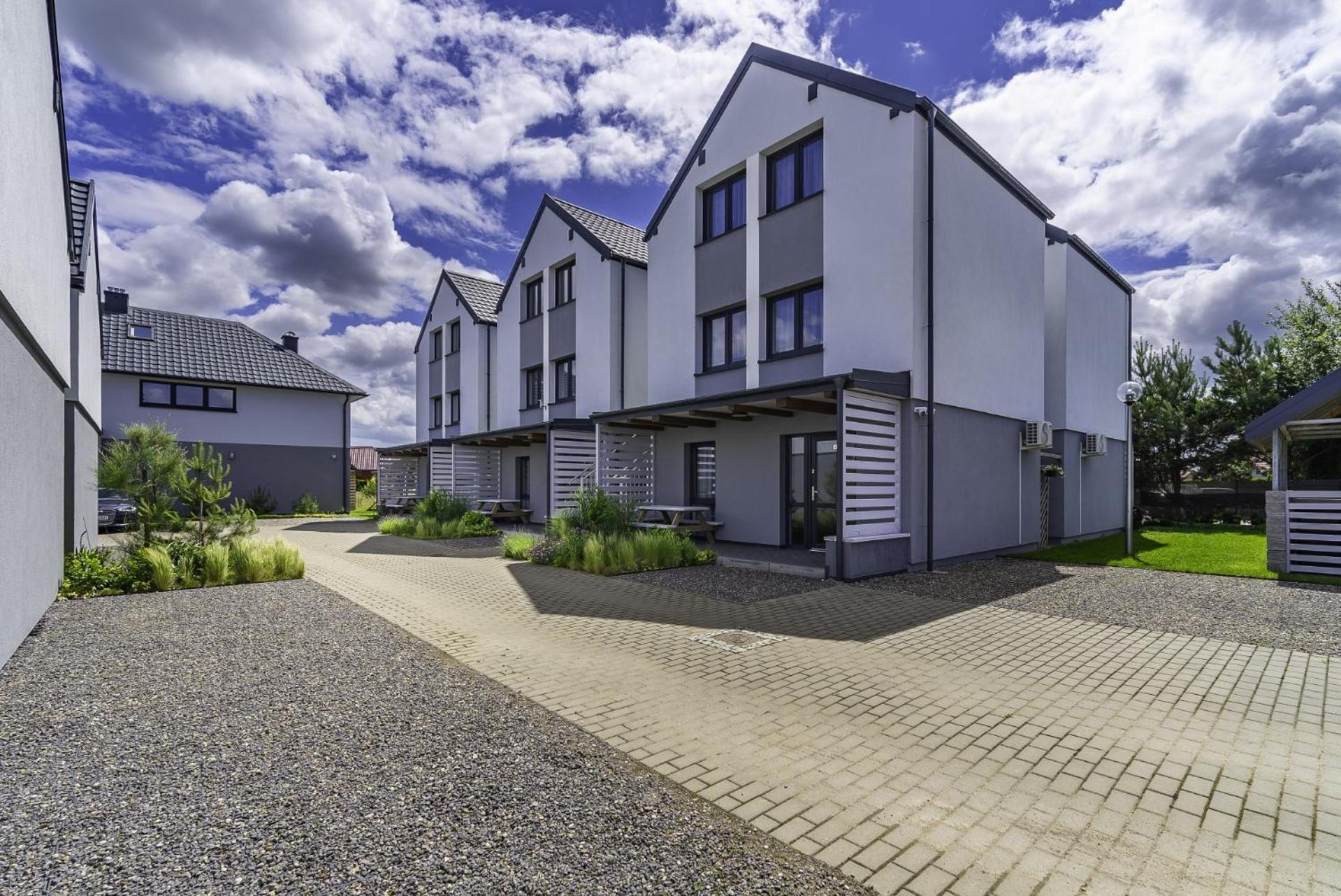 Frajda Domki - Apartamenty 6-Osobowe - Salon I Dwie Sypialnie Oraz Studia 4-Osobowe - Pokoj Z Aneksem Kuchennym Rewal Exterior foto