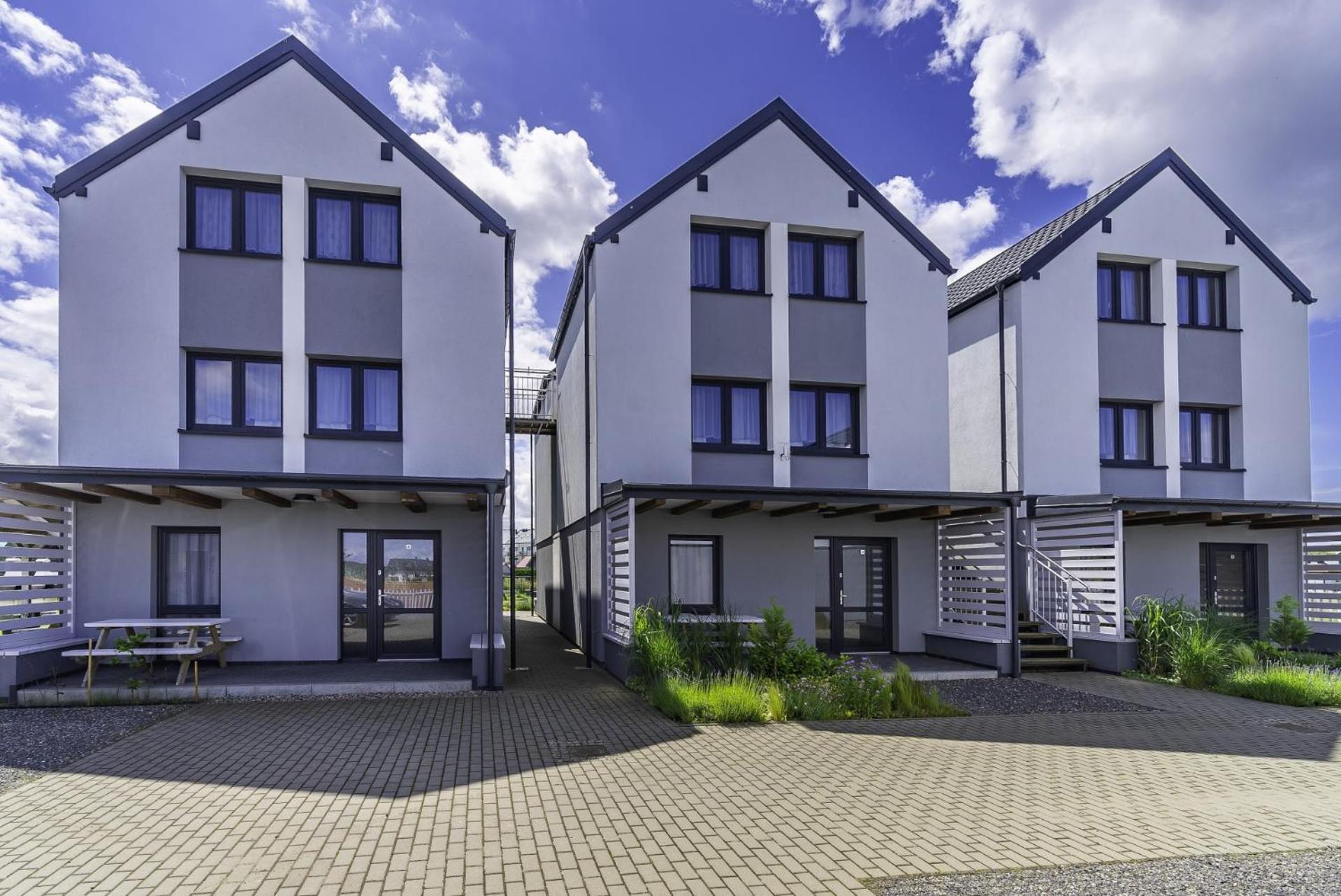 Frajda Domki - Apartamenty 6-Osobowe - Salon I Dwie Sypialnie Oraz Studia 4-Osobowe - Pokoj Z Aneksem Kuchennym Rewal Exterior foto